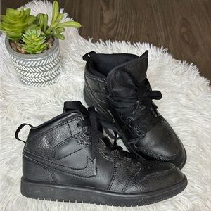 Nike Air Jordan 1 Mid Black Sneakers 🖤